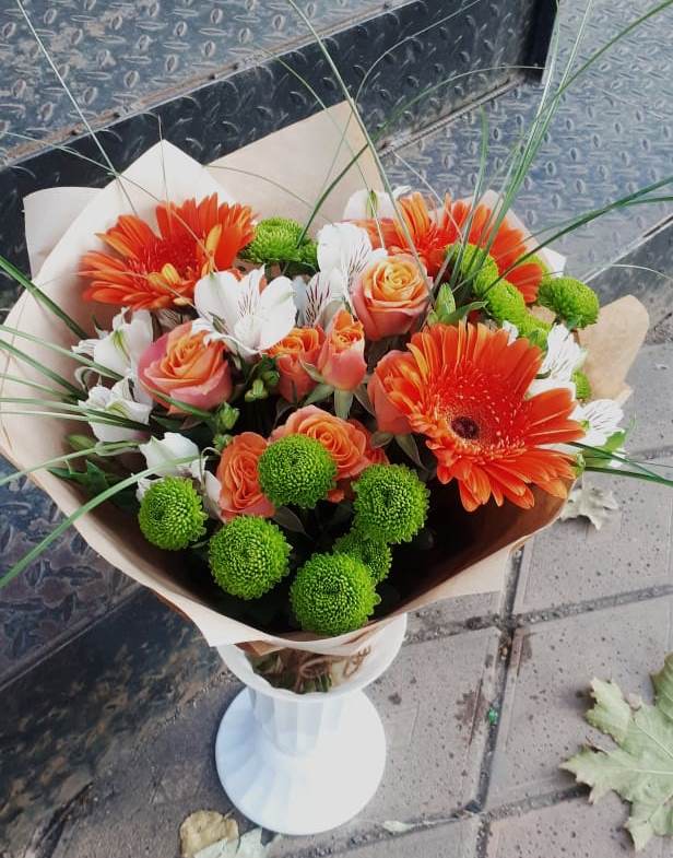 Букет цветов из: Герберы, Хризантемы, Альстромерии и Розы в Макарово