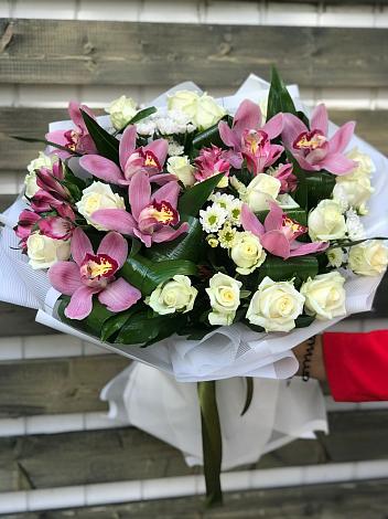 Букет цветов из: Розы и Хризантемы в Макарово