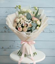 Букет цветов из:  Розы и Лизиантусы в Макарово