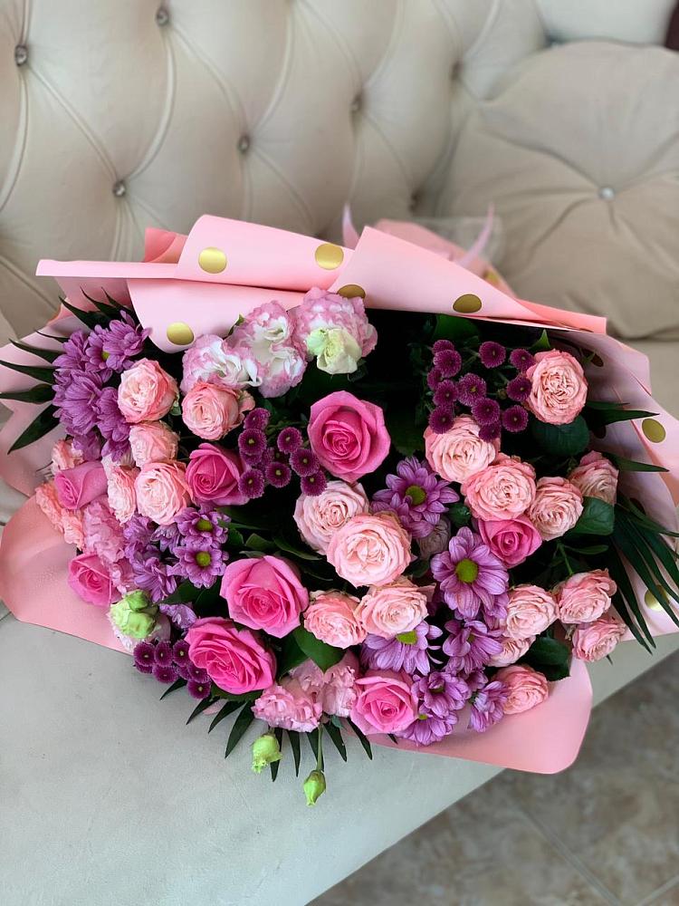 Букет цветов из: Хризантемы, Розы и Лизиантусы в Макарово