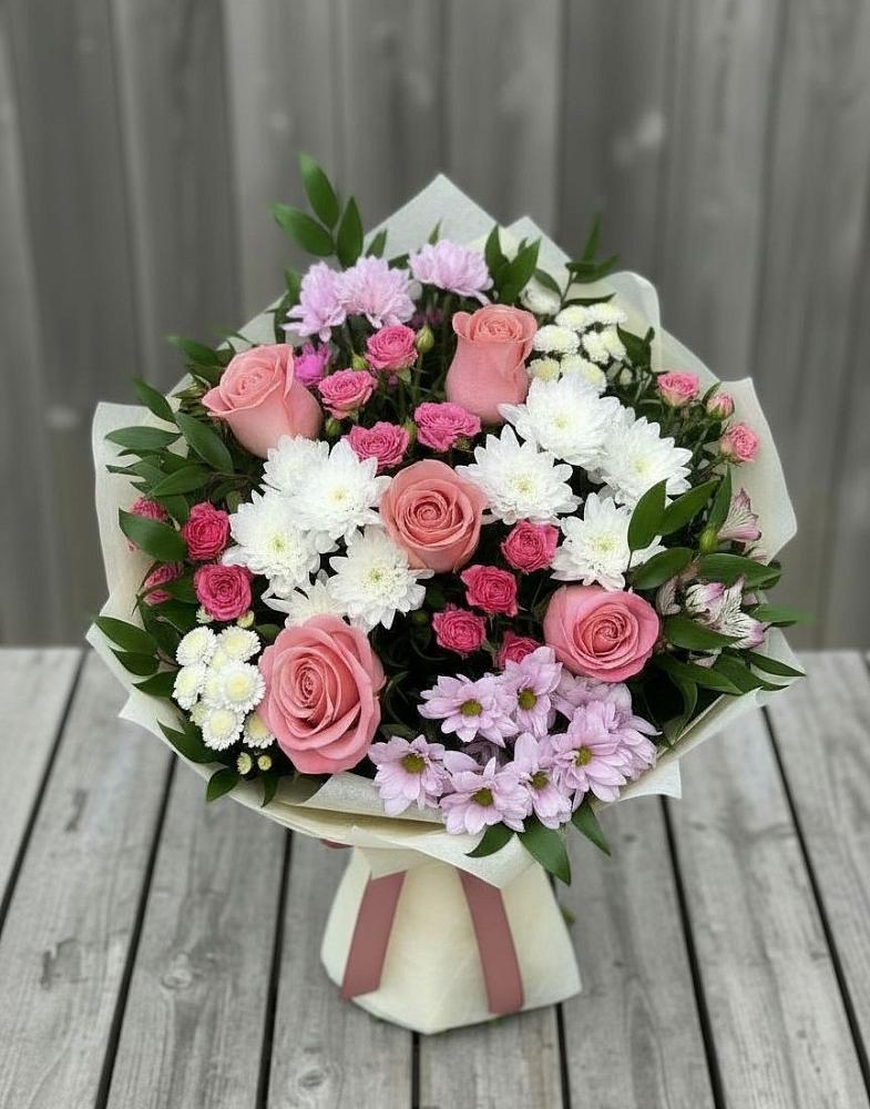Букет цветов из: Альстромерии, Гвоздики, Розы и Хризантемы в Макарово