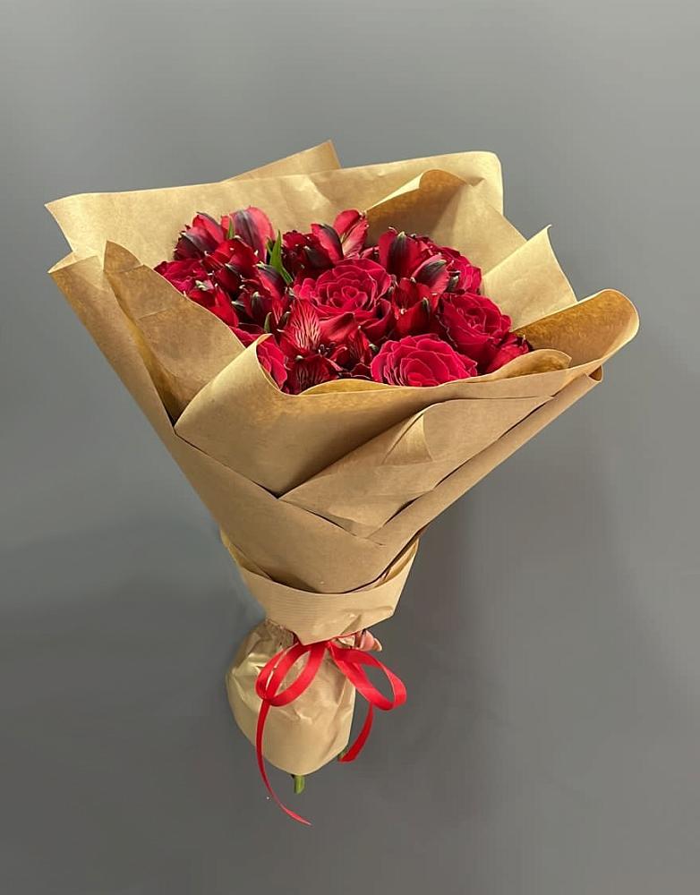 Букет цветов из: Альстромерии и Розы в Макарово