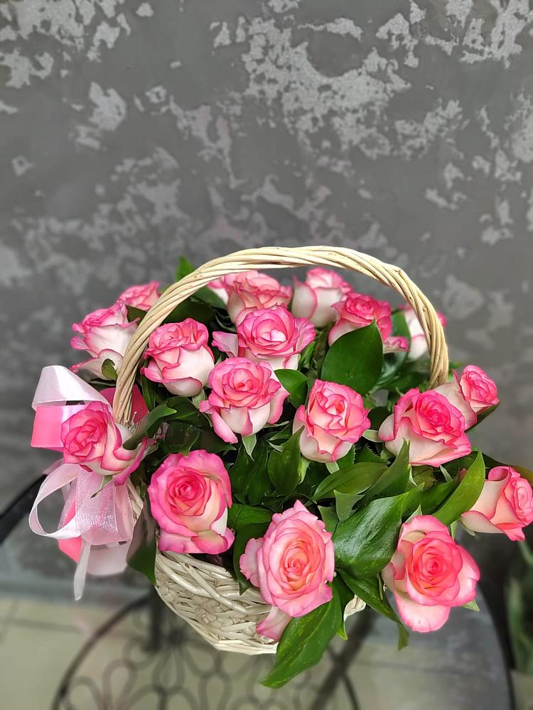 Цветочная композиция из Розы в корзине в Макарово