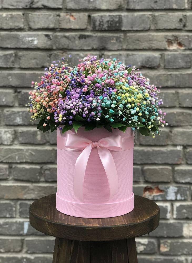 Цветочная композиция из Гипсофила и Розы в шляпной коробке в Макарово