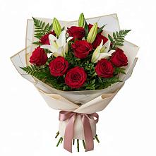 Букет цветов из:  Лилии и Розы в Макарово
