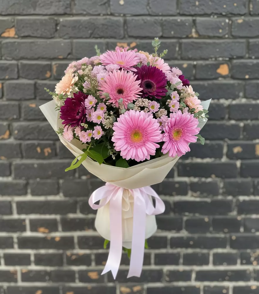 Букет цветов из: Герберы и Хризантемы в Макарово