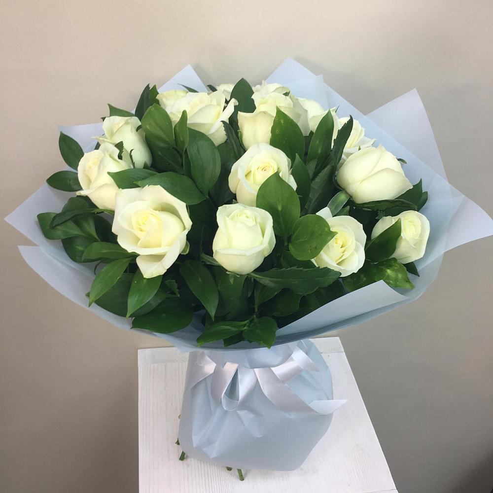 Букет 15 Белых роз Проуд в Макарово