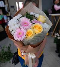 Букет цветов из:  Герберы, Розы и Хризантемы в Макарово