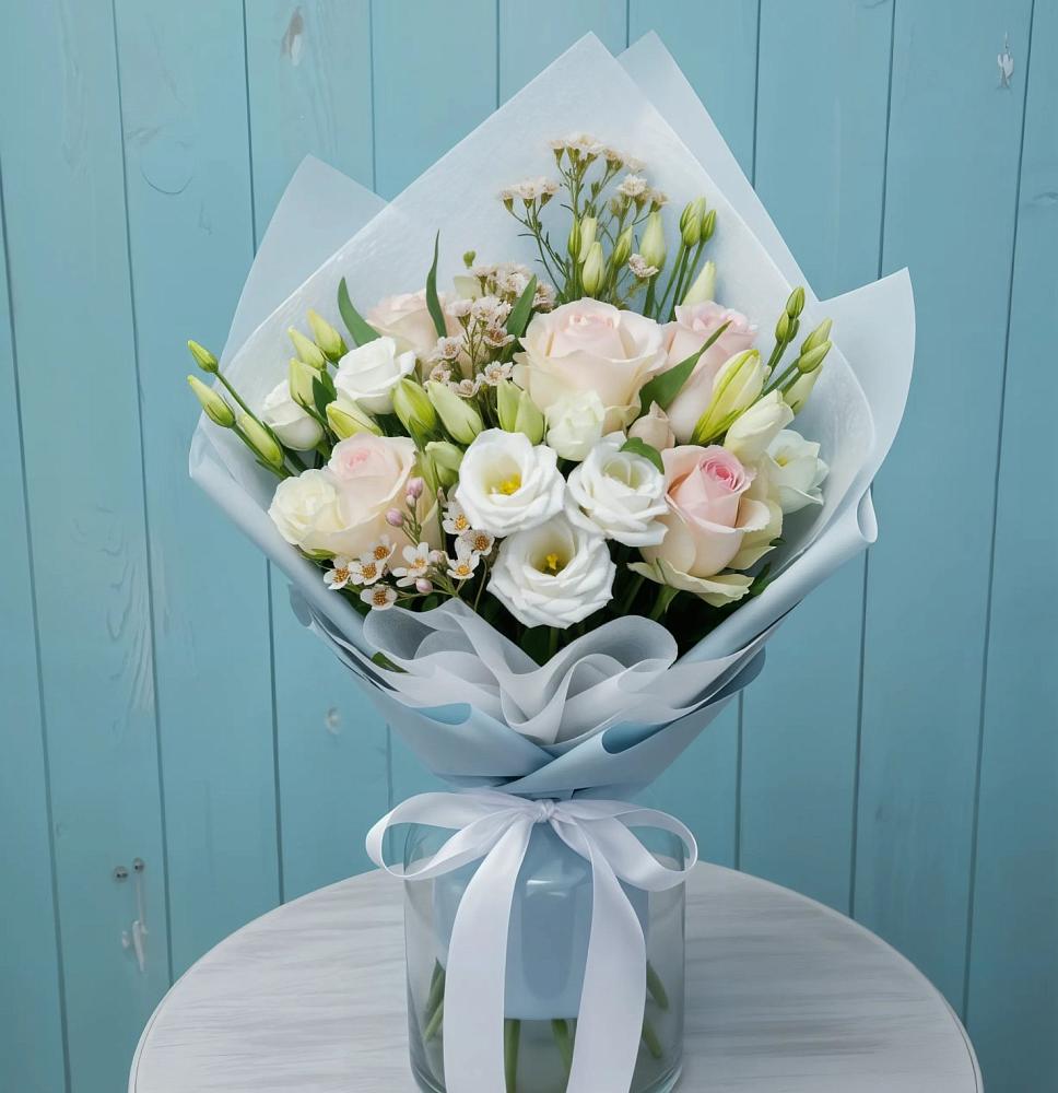 Букет цветов из: Розы и Лизиантусы в Макарово