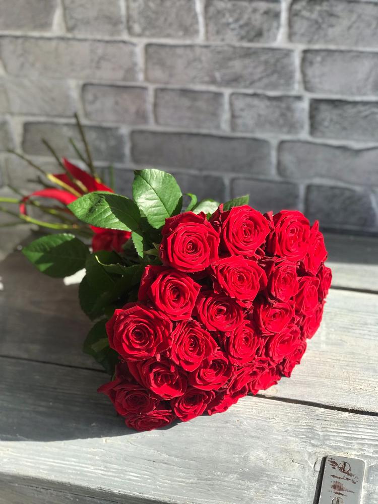 Букет Красные розы Фридом в Макарово