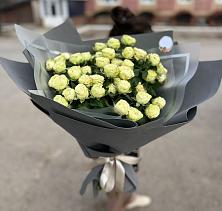Букет Белые кустовые розы Солинеро в Макарово