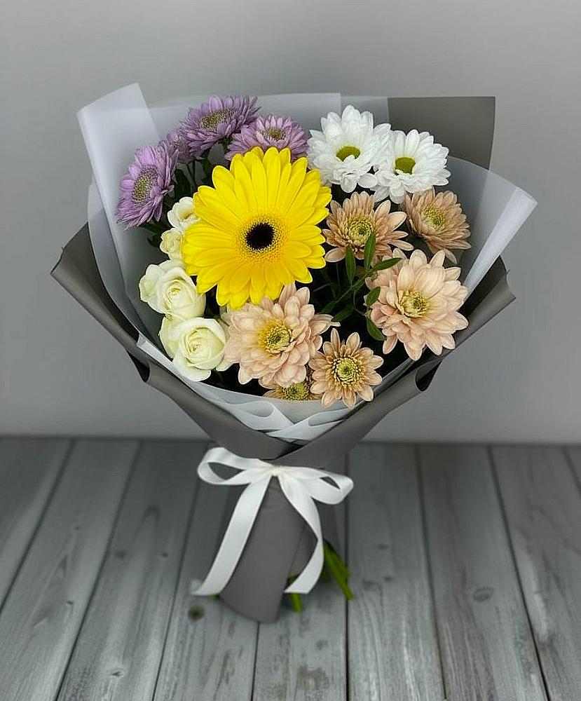 Букет цветов из: Розы, Герберы и Хризантемы в Макарово
