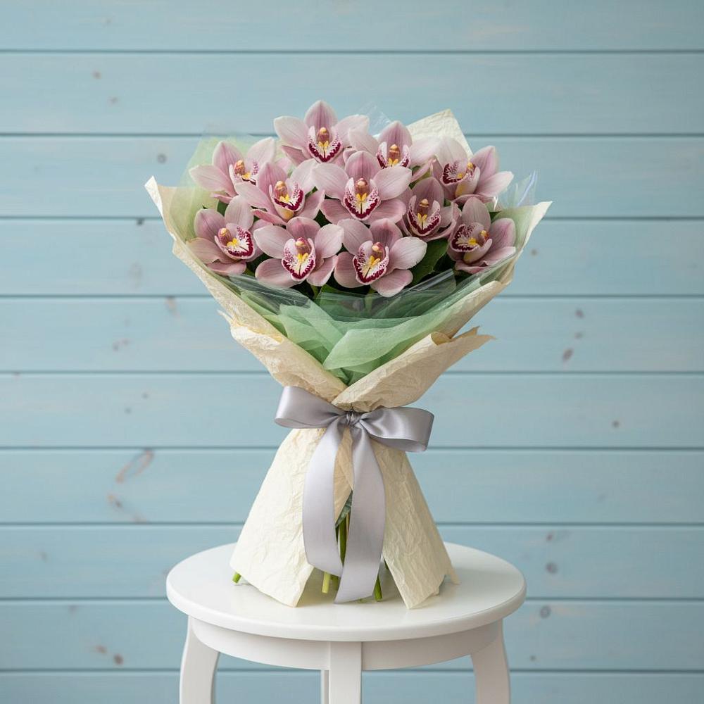 Букет цветов из: Орхидеи и Розы в Макарово