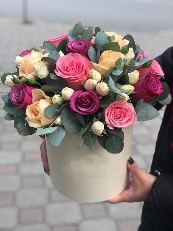 Цветочная композиция из Розы в шляпной коробке в Макарово