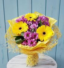 Букет цветов из:  Хризантемы и Герберы в Макарово