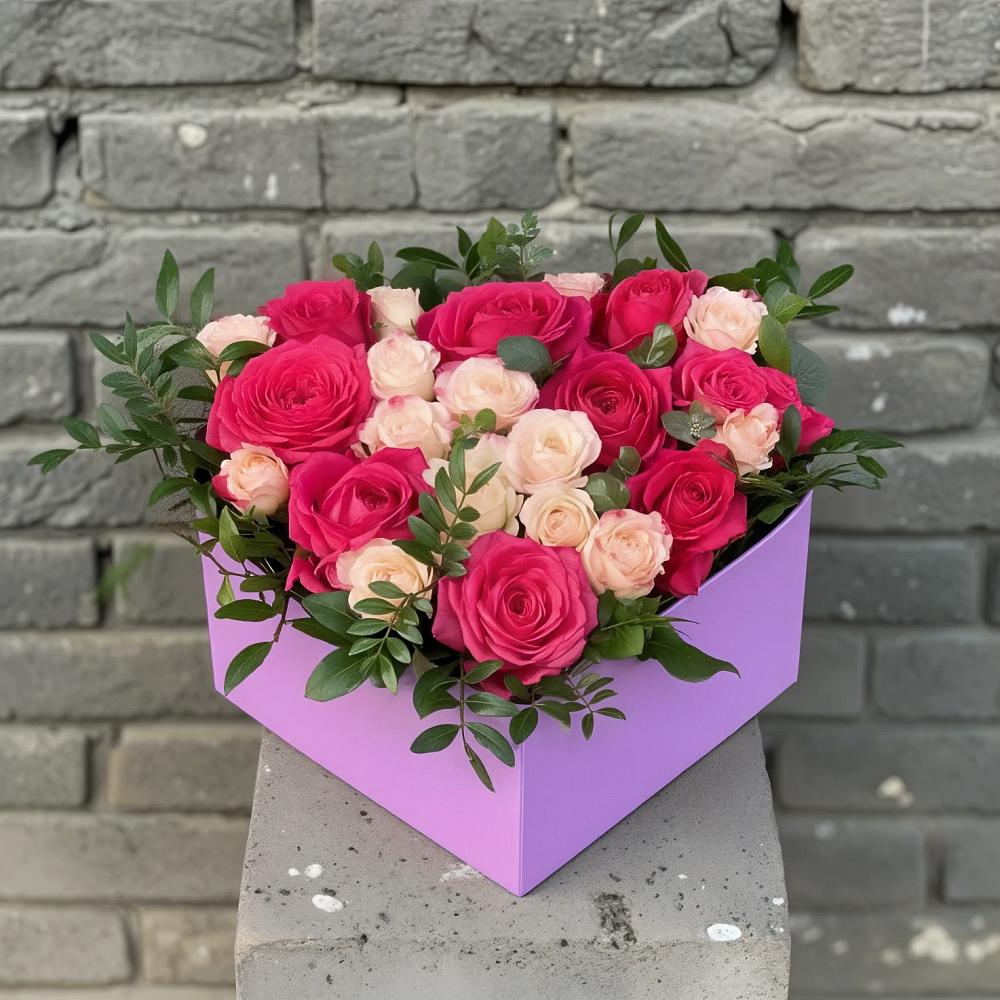 Цветочная композиция из Розы в коробке в Макарово