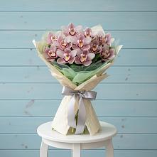 Букет цветов из:  Орхидеи и Розы в Макарово