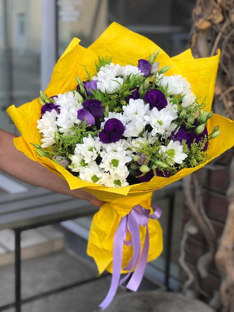 Букет цветов из: Ирисы, Хризантемы и Ромашки в Макарово