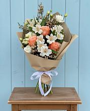 Букет цветов из:  Альстромерии, Лизиантусы, Розы и Хризантемы #REPLACE_PRED# Макарово