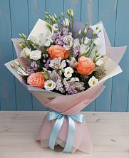 Букет цветов из:  Лизиантусы, Розы, Альстромерии и Гипсофила в Макарово