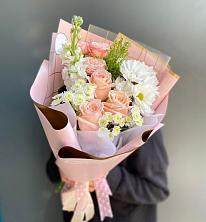 Букет цветов из:  Хризантемы и Розы в Макарово