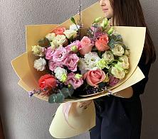 Букет цветов из:  Розы, Лизиантусы и Гвоздики #REPLACE_PRED# Макарово