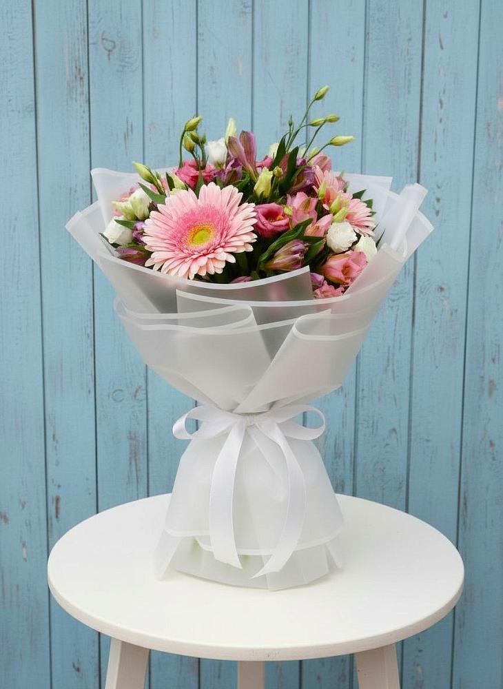 Букет цветов из: Герберы, Альстромерии и Лизиантусы в Макарово