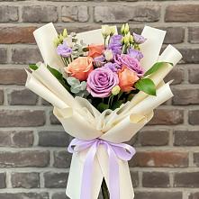 Букет цветов из:  Лизиантусы и Розы в Макарово