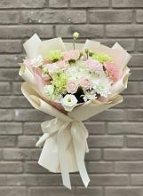 Букет цветов из:  Гвоздики, Розы, Лизиантусы и Хризантемы в Макарово
