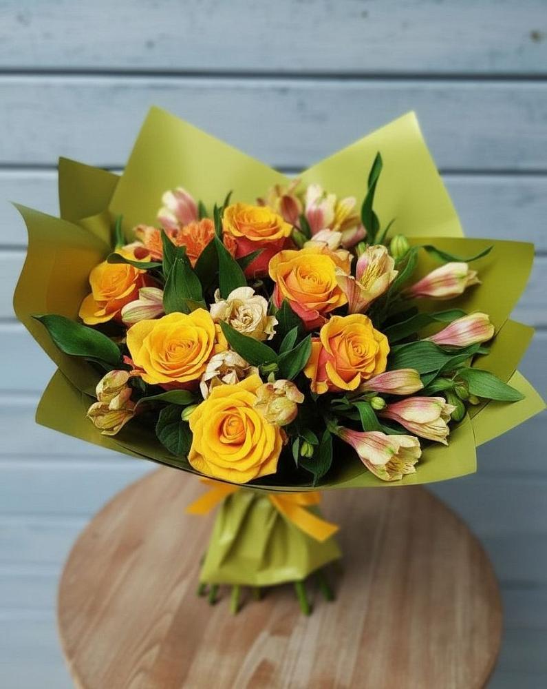 Букет цветов из: Альстромерии и Розы в Макарово