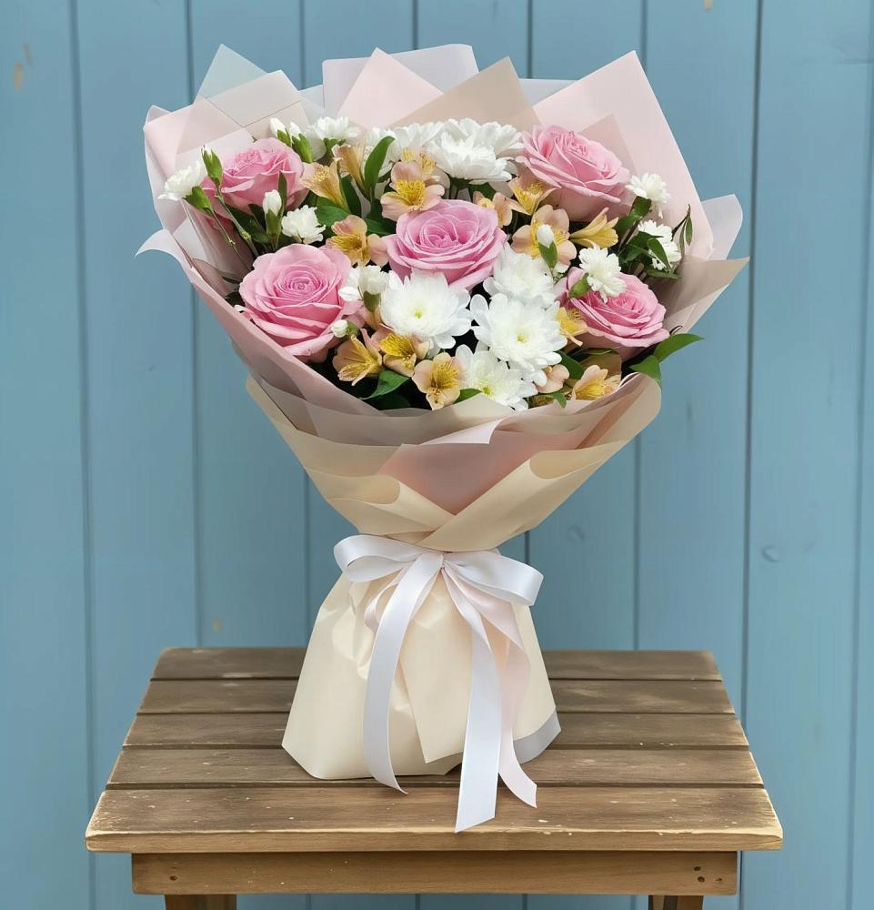 Букет цветов из: Гвоздики, Орхидеи и Розы в Макарово