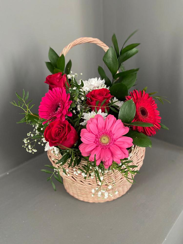 Цветочная композиция из Розы, Хризантемы и Герберы в корзине в Макарово