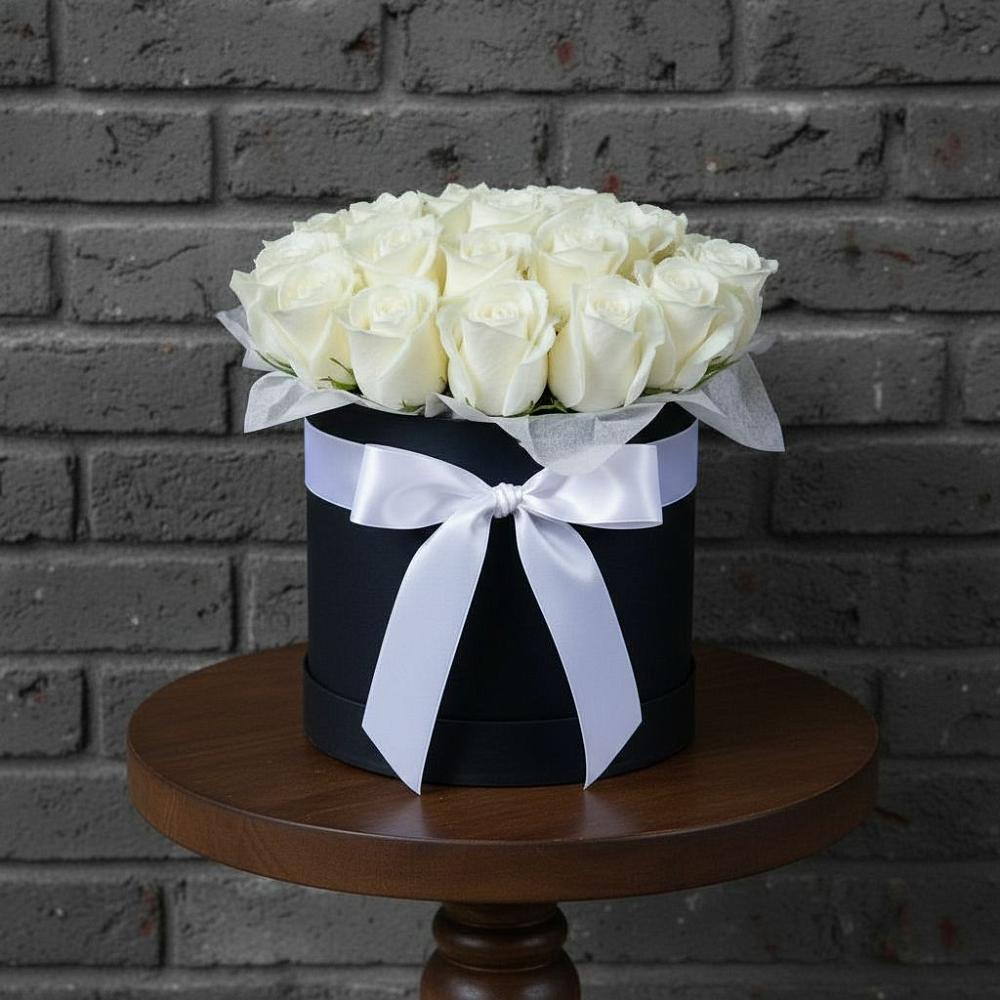 Цветочная композиция из Розы в шляпной коробке в Макарово