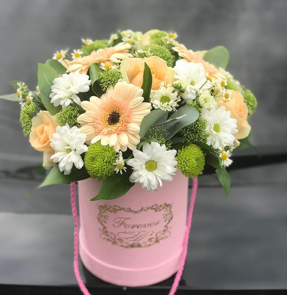 Цветочная композиция из Розы, Герберы и Хризантемы в шляпной коробке в Макарово