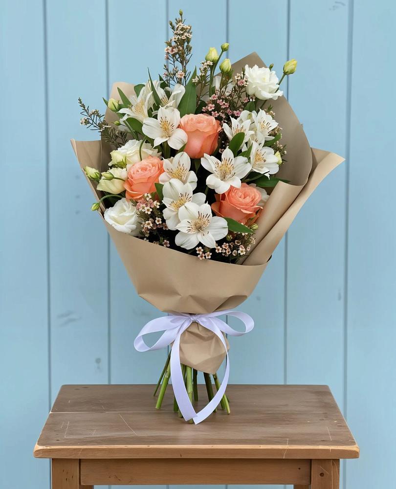 Букет цветов из: Альстромерии, Лизиантусы, Розы и Хризантемы в Макарово