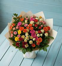 Букет Микс из разноцветных кустовых роз в Макарово