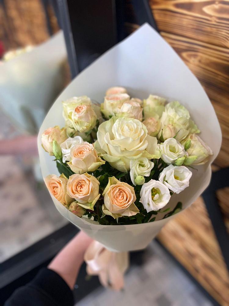 Букет цветов из: Розы и Лизиантусы в Макарово