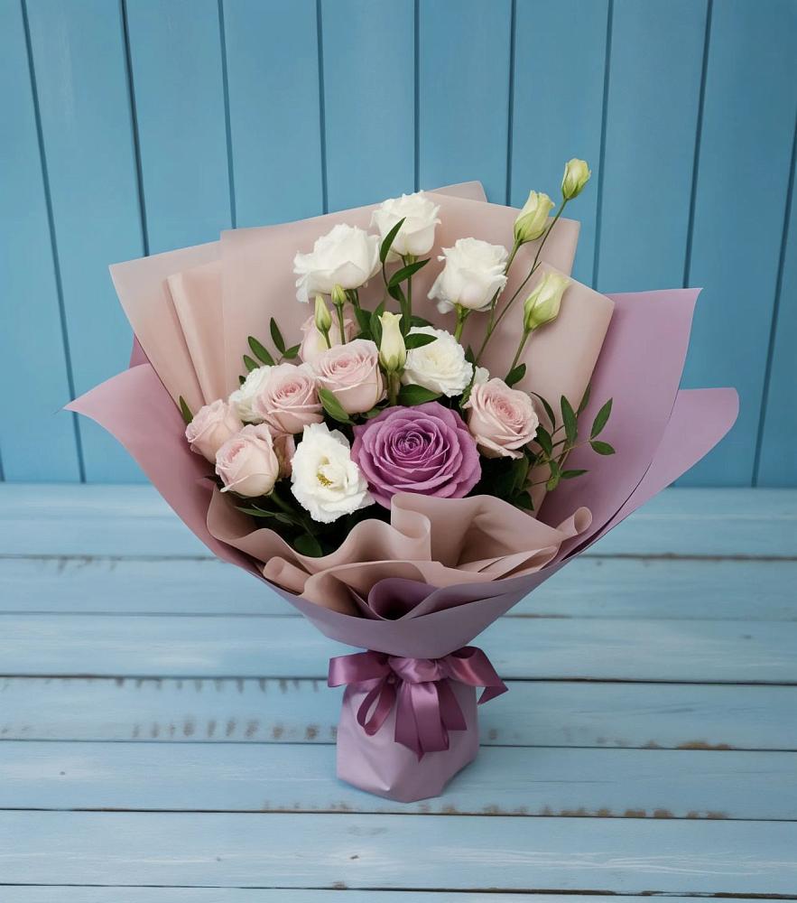 Букет цветов из: Розы и Лизиантусы в Макарово